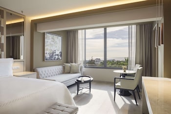 Royal Executive Junior Suite