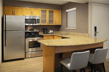 Suite, 2 Bedrooms (Mobility/Hearing Accessible, Tub)