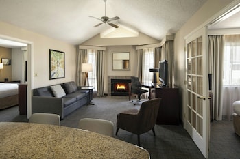 Suite, 2 Bedrooms (Mobility/Hearing Accessible, Tub)