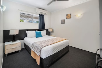 Queen Apartment with Bay View