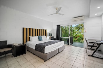 Queen Room with Single and Balcony and Bayview