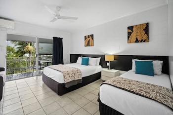 Queen Room with Single and Balcony and Bayview