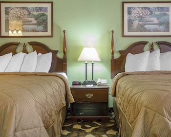 Standard Room, 2 Queen Beds, Non Smoking