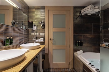 The Level Grand Premium Room with Whirlpool (2+1)