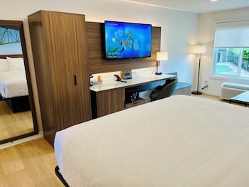 Standard Room, 1 King Bed, Non Smoking, Patio