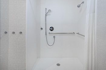 Room, 1 King Bed, Accessible, Non Smoking (Mobility/Hearing, Roll In Shower)