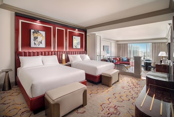 Newly Remodeled Luxury Two Queen Suite Strip View