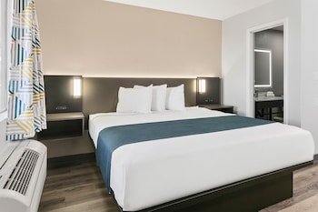 Deluxe Room, 1 King Bed, Non Smoking