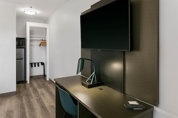 Deluxe Room, 1 King Bed, Non Smoking