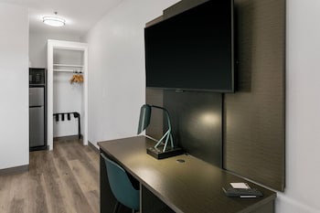 Deluxe Room, 1 King Bed, Non Smoking