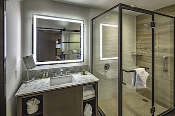 Suite, 1 King Bed, Kitchen