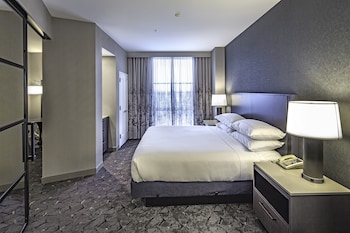 Suite, 1 King Bed, Kitchen
