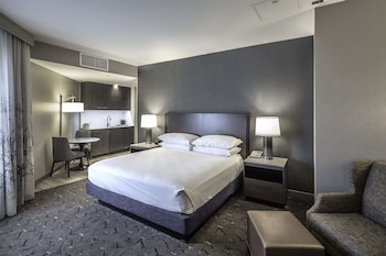 Suite, 1 King Bed, Kitchenette, Corner