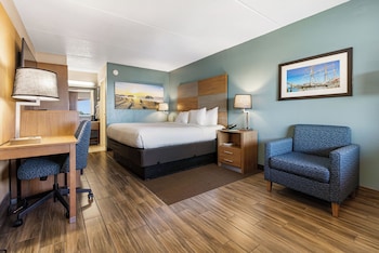 Standard Room, 1 King Bed, Partial Ocean View