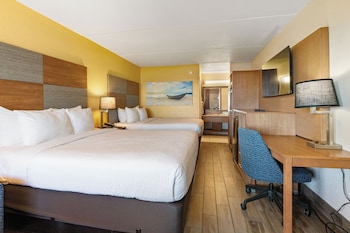 Standard Room, 2 Queen Beds, Partial Ocean View