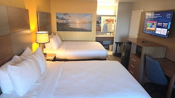 Standard Room, 2 Queen Beds, Partial Ocean View