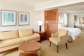 1 King, Junior Suite, No Resort Fees - (Mobility Accessible, Tub)