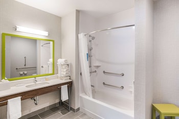 Studio, 1 Queen Bed, Accessible, Bathtub (Mobility & Hearing)