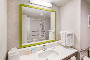 Room, 1 King Bed, Accessible, Bathtub (Mobility & Hearing)