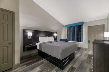 Room, 1 King Bed, Accessible, Smoking