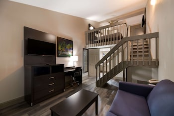 Suite, 1 Queen Bed with Sofa bed, Non Smoking
