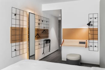 Room, 2 Twin Beds, Balcony