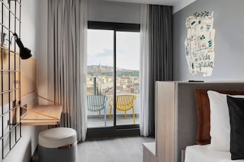 Room, 2 Twin Beds, City View