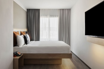 Room, 1 Queen Bed, Balcony