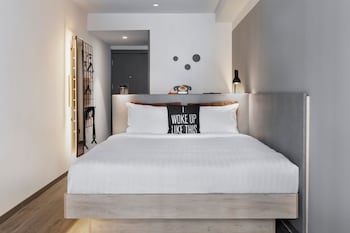 Room, 1 Queen Bed, Balcony