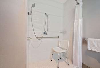 Room, 2 Queen Beds, Accessible, Non Smoking (Mobility Accessible)