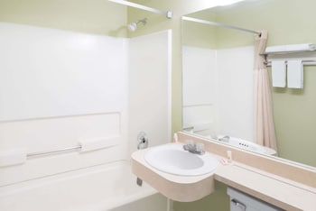 Room, 1 Queen Bed, Accessible, Non Smoking (Tub with Grab Bars)