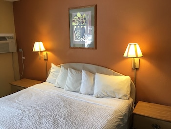 Standard Room, 1 King Bed, Smoking
