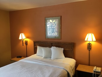 Standard Room, 1 Queen Bed, Non Smoking