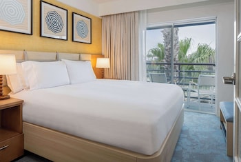 Suite, 1 King Bed, Balcony