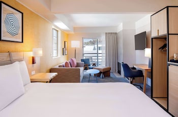 Room, 1 King Bed, Balcony (Hearing)