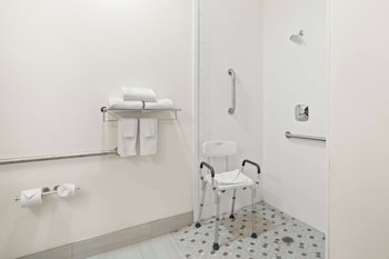 Room, 1 King Bed, Accessible (Mobility & Hearing, Roll-in Shower)