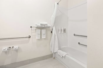Room, 1 King Bed, Accessible, Bathtub