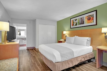 Standard Room, 1 Queen Bed, Accessible, Bathtub