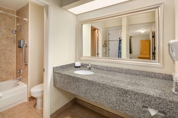 Standard Room, 1 King Bed, Non Smoking, Jetted Tub