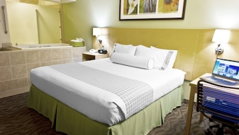 Standard Room, 1 King Bed, Non Smoking, Jetted Tub