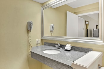 Standard Room, 1 Queen Bed, Accessible, Bathtub