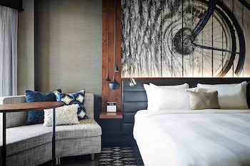 Room, 1 King Bed (Mobility/Hearing Accessible, Tub)