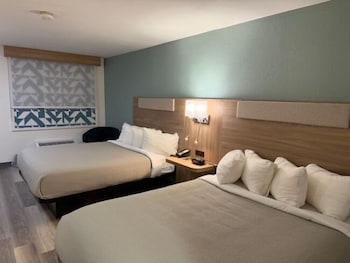 Standard Room, 2 Queen Beds, Non Smoking