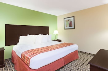 Suite, 1 King Bed, Non Smoking (One-Bedroom)