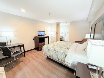 Deluxe Room, 2 Queen Beds, Non Smoking, Refrigerator & Microwave