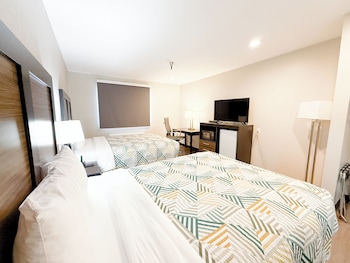 Deluxe Room, 2 Queen Beds, Non Smoking, Refrigerator & Microwave