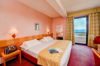 Standard Double Room, 1 King Bed, Lake View