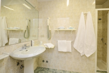Twin Room, 2 Twin Beds, Lake View