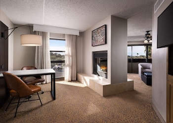 Suite, 1 King Bed, Fireplace