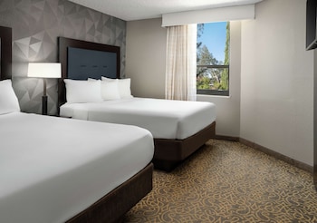 Suite, 2 Queen Beds, Accessible, Bathtub